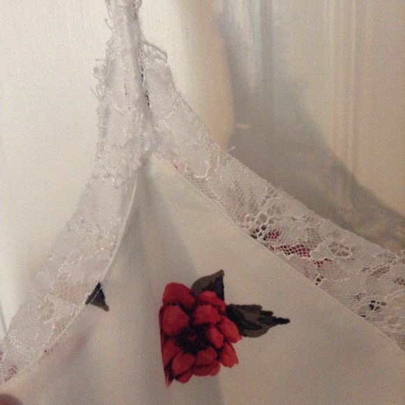 Tank Top With Lace Detail - Picture 3 of 4